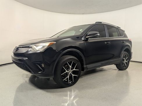 Used 2017 Toyota RAV4 SE image 3