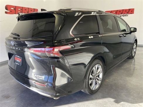 Certified 2024 Toyota Sienna Platinum image 17