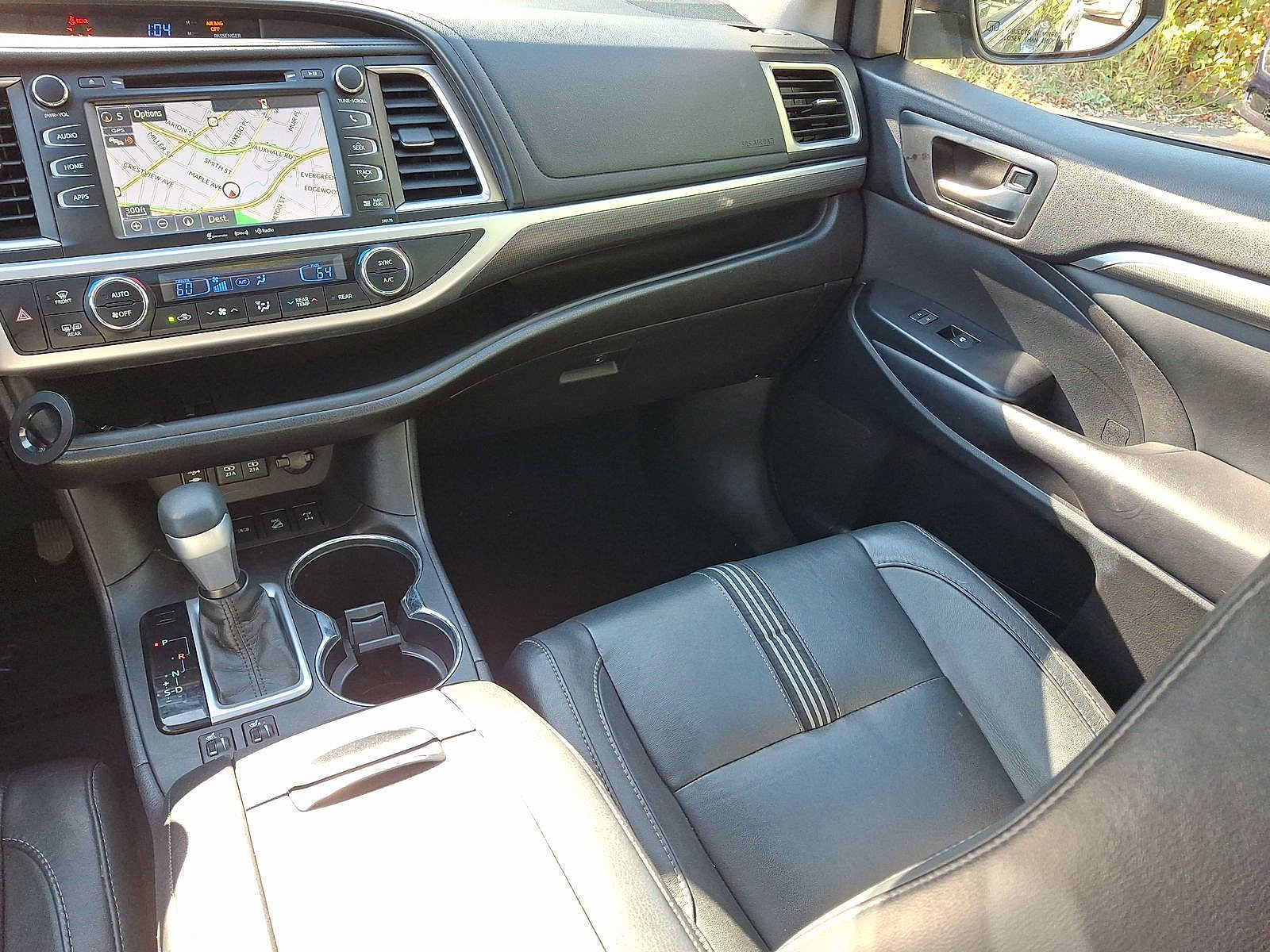 Used 2017 Toyota Highlander SE w/ Carpet Mat Package AWD/4WD image 11