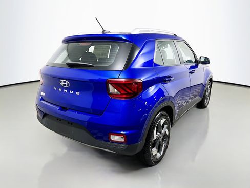 Used 2024 Hyundai Venue Limited image 4