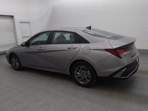 Used 2024 Hyundai Elantra SEL image 3