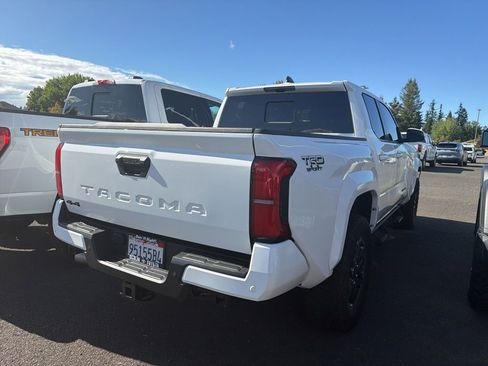 Used 2024 Toyota Tacoma TRD Sport w/ TRD Sport Upgrade Package AWD/4WD image 4