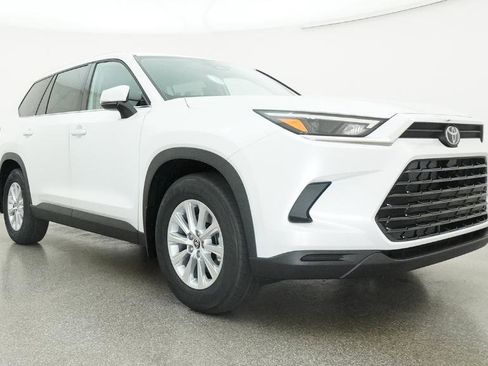 New 2026 Toyota Grand Highlander FWD image 32
