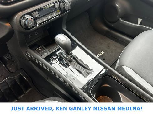 Used 2023 Nissan Kicks SR w/ SR Premium Package FWD image 10