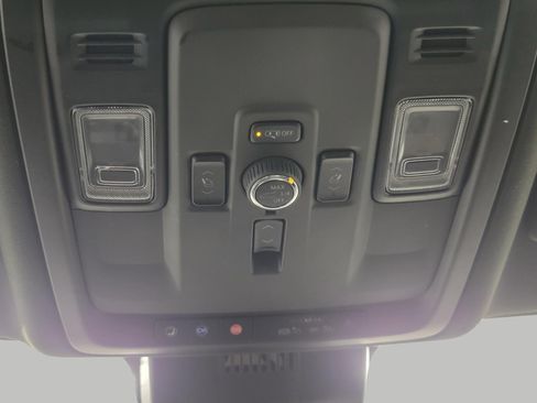 Used 2025 GMC Yukon XL Denali AWD/4WD image 17