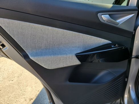 New 2025 Volkswagen ID.4 Pro image 11