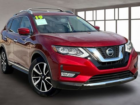 Used 2019 Nissan Rogue SL w/ Premium Package image 3
