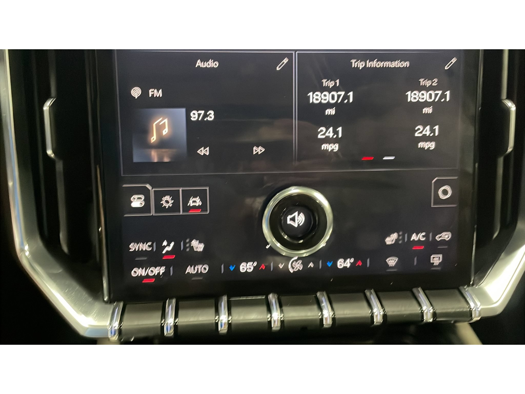 Used 2024 GMC Acadia Elevation w/ Trailering Package AWD/4WD image 13