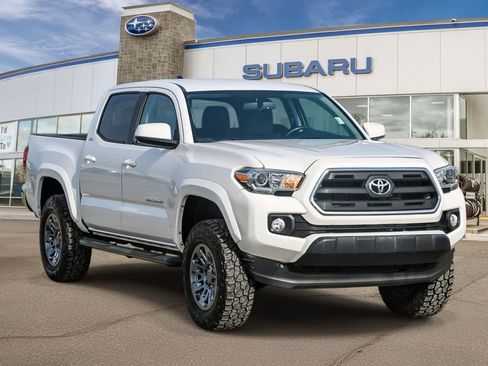 Used 2017 Toyota Tacoma SR5 w/ Tow Package image 5
