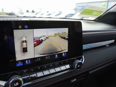 Used 2023 Chevrolet Colorado Z71 w/ Z71 Convenience Package 2 image 30