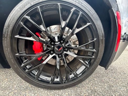 Used 2019 Chevrolet Corvette Z06 RWD image 16