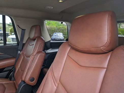 Used 2019 Cadillac Escalade Luxury AWD/4WD image 21