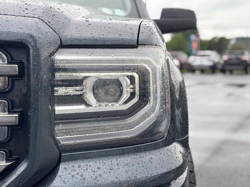 Used 2017 GMC Sierra 1500 SLT AWD/4WD image 4