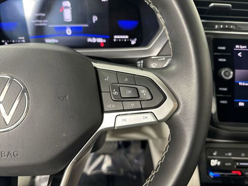 Used 2022 Volkswagen Tiguan SE image 14