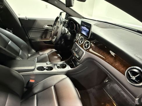 Used 2019 Mercedes-Benz CLA 250 4MATIC image 31
