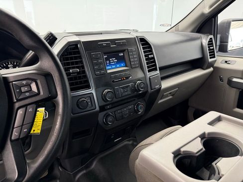 Used 2017 Ford F150 XLT image 5