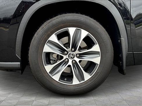 Used 2021 Toyota Highlander XLE image 35