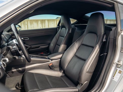 Used 2018 Porsche 718 Cayman RWD image 25