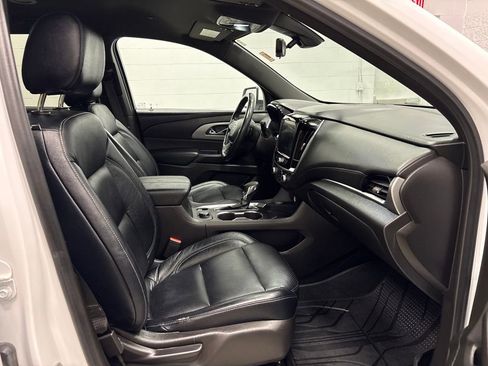 Used 2022 Chevrolet Traverse LT AWD/4WD image 3