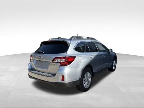 Used 2017 Subaru Outback 2.5i Premium AWD/4WD image 4