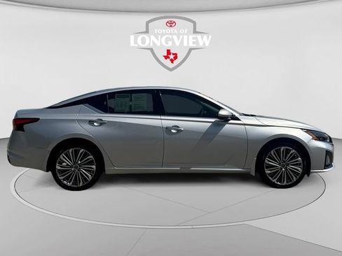 Used 2023 Nissan Altima 2.5 SL AWD/4WD image 6