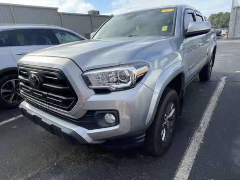 Used 2018 Toyota Tacoma SR5 RWD image 7