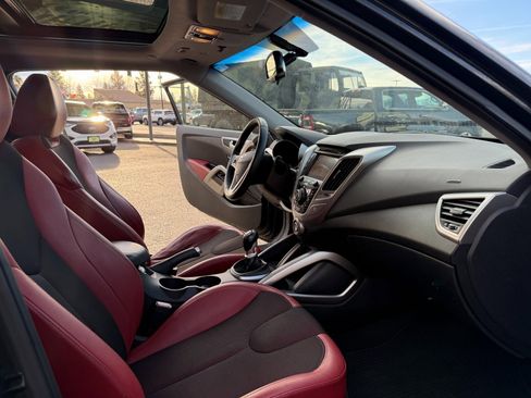 Used 2012 Hyundai Veloster Base w/ Style Pkg image 13