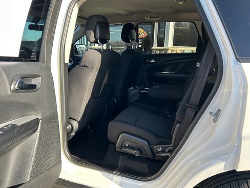 Used 2018 Dodge Journey SE image 9