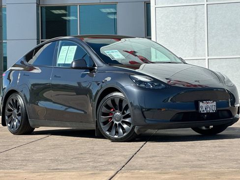 Used 2024 Tesla Model Y Performance image 2