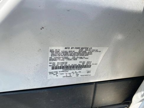 Used 2015 Ford Taurus Limited w/ Equipment Group 301A FWD image 16