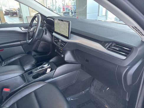 Used 2024 Ford Escape Platinum image 34