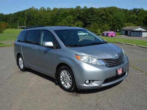 Used 2011 Toyota Sienna XLE w/ XLE Navigation Pkg FWD image 59