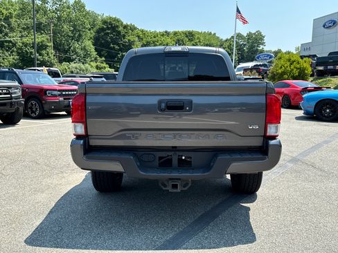Used 2017 Toyota Tacoma TRD Sport w/ Tow Package (A/T) AWD/4WD image 5