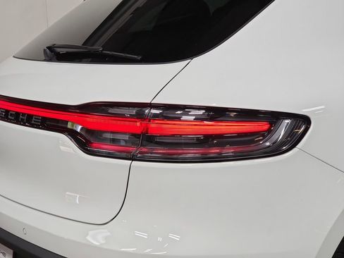 New 2026 Porsche Macan image 30