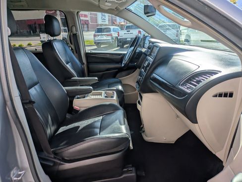 Used 2015 Chrysler Town & Country Touring w/ Driver Convenience Group FWD image 34