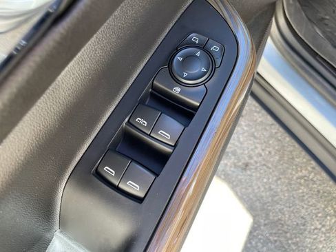 Used 2023 GMC Acadia SLE w/ Driver Convenience Package image 28