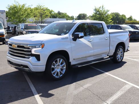 Used 2024 Chevrolet Silverado 1500 High Country w/ High Country Premium Package AWD/4WD image 5