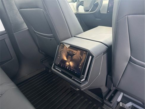 Used 2024 Tesla Cybertruck AWD Crew Cab image 37