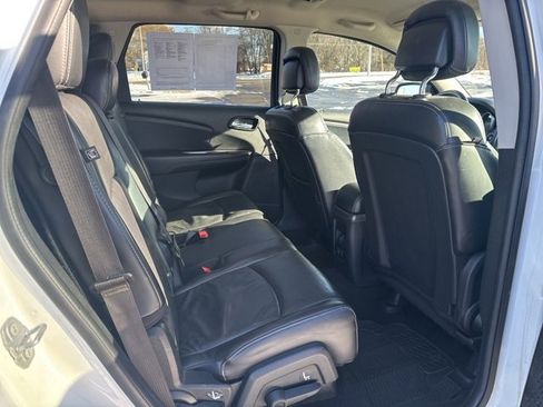Used 2017 Dodge Journey Crossroad w/ Flexible Seating Group image 18