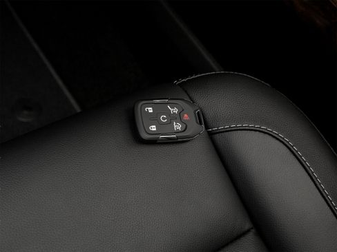 Used 2018 Chevrolet Suburban LT RWD image 41