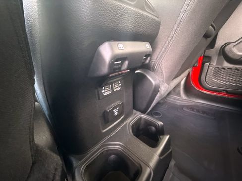 Used 2023 Jeep Wrangler Unlimited Rubicon w/ Cold Weather Group AWD/4WD image 14