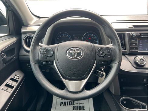 Used 2018 Toyota RAV4 LE FWD image 16