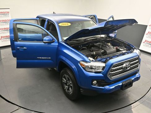 Used 2016 Toyota Tacoma TRD Sport w/ Towing Package image 41