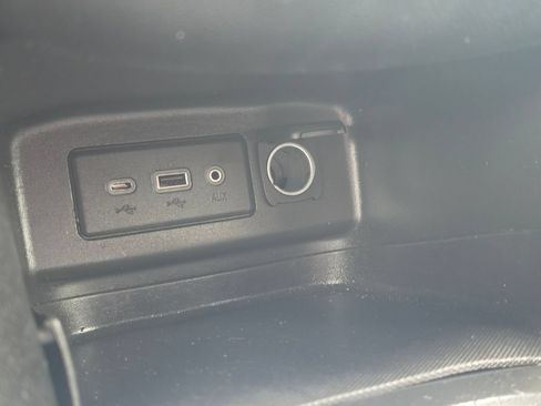 Used 2019 Chevrolet Equinox LT FWD image 24