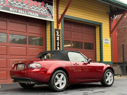Used 2006 MAZDA MX-5 Miata Touring RWD image 6
