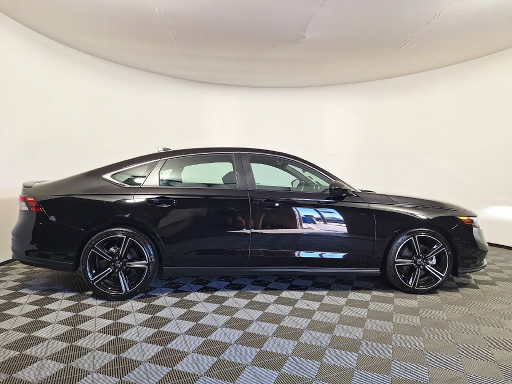 Used 2025 Honda Accord Sport image 4