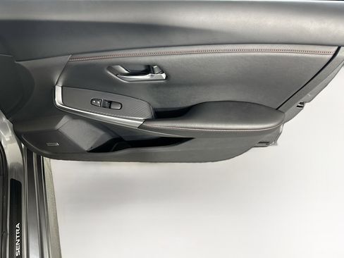 Used 2024 Nissan Sentra SR w/ SR Premium Package image 30