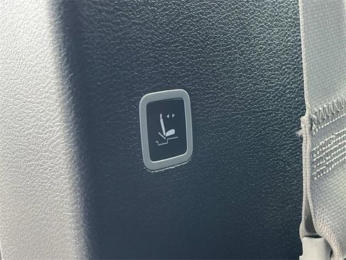 Used 2023 Chrysler Pacifica Touring-L image 21