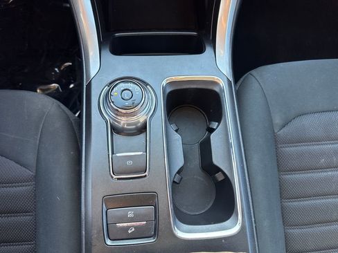Used 2018 Ford Fusion SE image 16