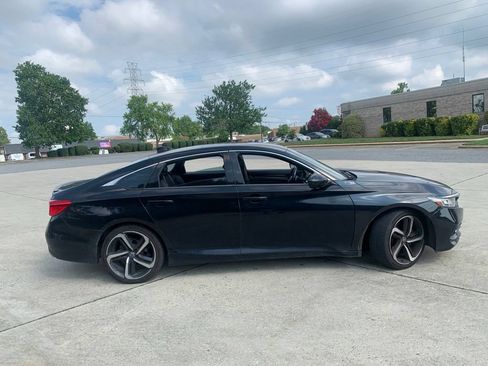 Used 2018 Honda Accord Sport image 8